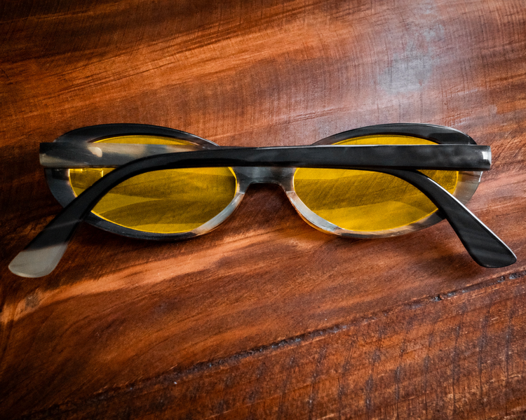 555 / Horn Dark Mix / Day Lens