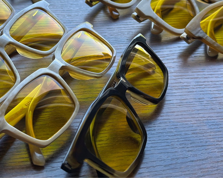 144 / Horn Dark Mix / Day Lens